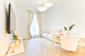 Charming 2BR - 6P - Eiffel Tower